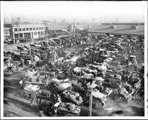 The Old City Market (or the City Produce Market?), near Central Avenue and 3rd Street, ca.1900