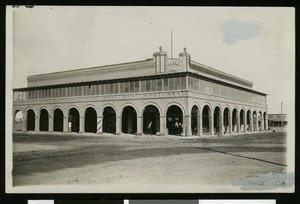 Hotel El Centro, viewed from the left side, ca.1910