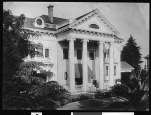 Oakland residence in Piedmont, a two-story mansion with columns, ca.1910