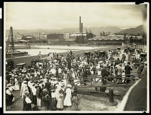 Los Angeles Chamber of Commerce leaving Honolulu, Hawaii, 1907