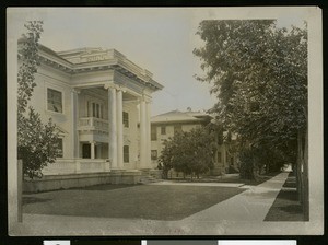 Homes in a residential area of Fresno, ca.1907