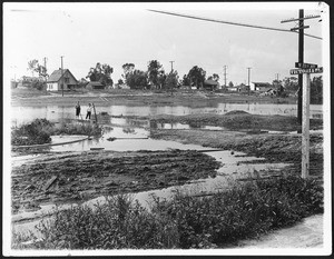 View of flooding near the intersection of 71st Street and Victoria Avenue, 1900