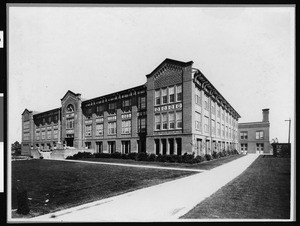 Exterior view of an unidentified school building