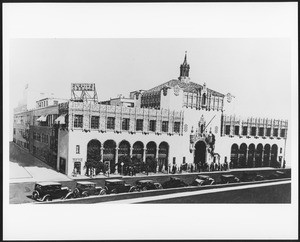 Front view of the Los Angeles Evening Herald and Express building