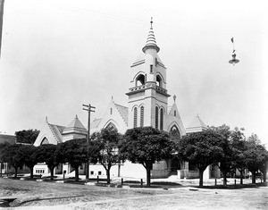 Exterior view of the Presbyterian Church in Fresno, ca.1910