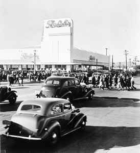 Exterior view of Ralphs Supermarket at the corner of Crenshaw Boulevard and Rodeo Road at the store's opening, 1942