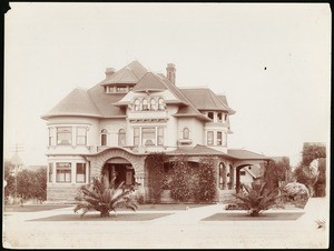 Exterior view of the Verbeck Mansion, home of Hiram Higgins, on Wilshire Boulevard, 1900