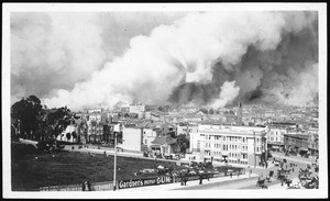 Fire approaching the residential district of San Francisco, viewed from market Street and 14th Street, 1906