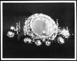 Panama-Pacific International Exposition night float, depicting a circle of daisies, San Francisco, 1915