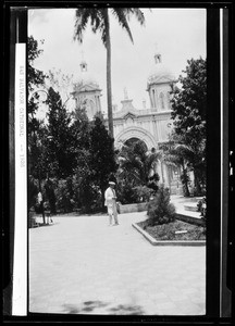 Exterior view of the San Salvador cathedral in El Salvador, November 11, 1926