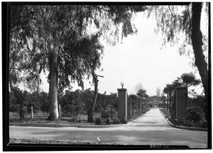 Exterior view of the ranch home of J.N. Teague on Santa Anita Drive in Arcadia, February 19, 1931