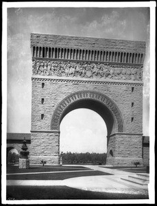 The massive arch at Stanford University