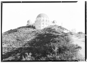 Exterior view of a planetarium in Griffith Park, 1934