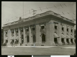 Exterior view of the United States Post Office building in Oakland, ca.1907