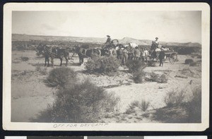 Wagons and men packed for Dry Camp, ca.1910