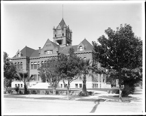 Exterior view of the Santa Ana (Orange County) Court House, 1905