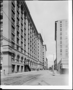 View of 6th Street looking west from Los Angeles Street, 1912