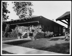 One-story Craftsman bungalow, Vermont Avenue