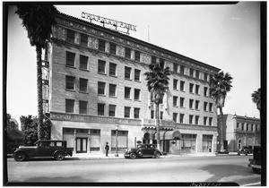 Exterior view of Chapman Park apartment building