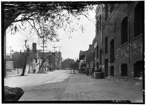 Empty street in El Paseo de Los Angeles