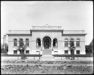 Exterior view of the Pomona Public Library, after 1903