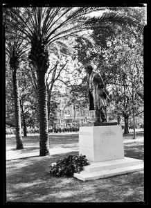 Side view of a statue of Beethoven in Pershing Square