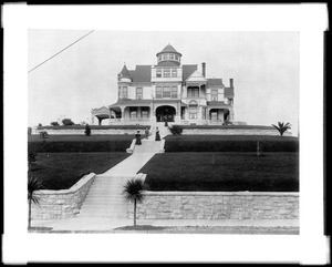 External view of the Shatto mansion on Wilshire Boulevard in Los Angeles, ca.1900