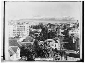 Wide avenue in Los Angeles leading towards the Sierra Madre mountains