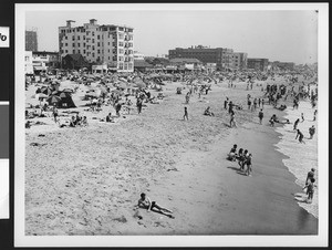 Crowded Los Angeles area beach, ca.1940