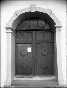 Front entrance of Mission San Luis Obispo de Tolosa, ca.1908