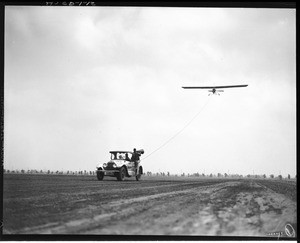Lindbergh flying in a glider, ca.1927