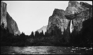 Merced River in Yosemite valley, Yosemite National Park, California