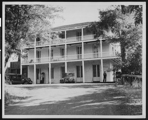 Exterior view of the Saint Georges Hotel in Volcano, 1936