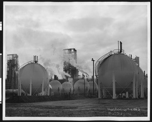 Horton spheres at the General Petroleum Corporation's refinery, ca.1940