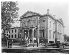 Exterior view of the C.B. Crocker Art Gallery in Sacramento, ca.1905