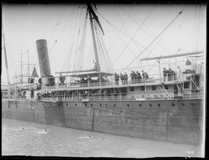 Native Hawaiian boys diving for coins beside the steamship "Australia", 1907