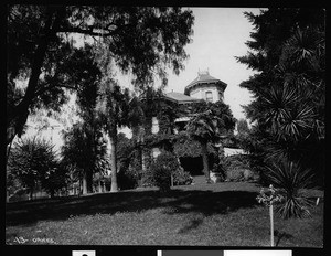 Oakland's Schilling residence in winter, ca.1910