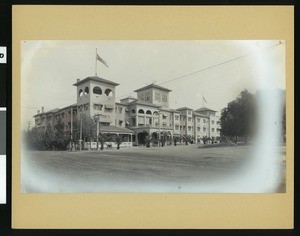 Exterior view of the Casa Loma Hotel in Redlands, ca.1905