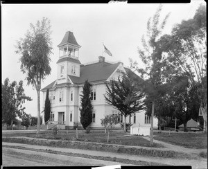 Exterior view of the Whittier Public School, ca.1910
