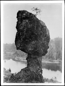 Calcas Column (balanced rock) near Oregon City, Oregon, ca.1900-1930