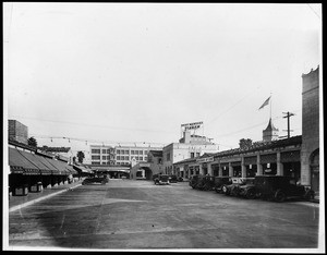 Chapman Market, showing a parking lot, ca.1922