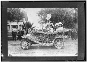 Chamber of Commerce float of La Fiesta de Los Angeles, ca.1920