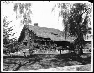 Exterior view of a Pasadena bungalow, "a California home", ca.1900