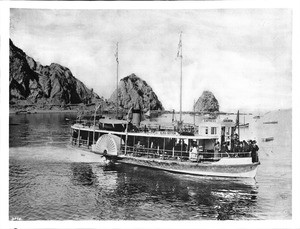 Santa Catalina Island glass-bottom boat at Avalon, ca.1910