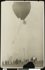 Hot air balloon ascension, ca.1910