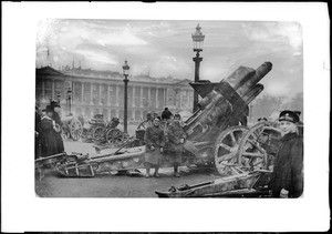 Captured German "Bertha" gun in the Place de la Concorde, Paris, ca.1916