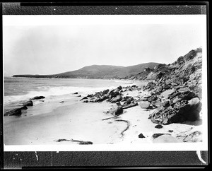 Northward view of a rocky shoreline in Laguna Beach, 1910