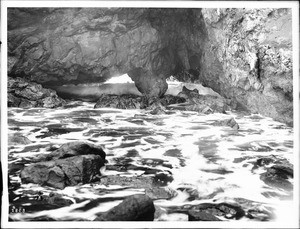 Caves at Portuguese Bend, San Pedro