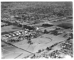 Aerial view of Brunton Studio, and its surroundings, 1918