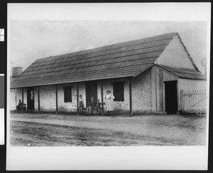 Adobe house of "La Chola Martina" and Don Tomas Bucarel, ca.1900